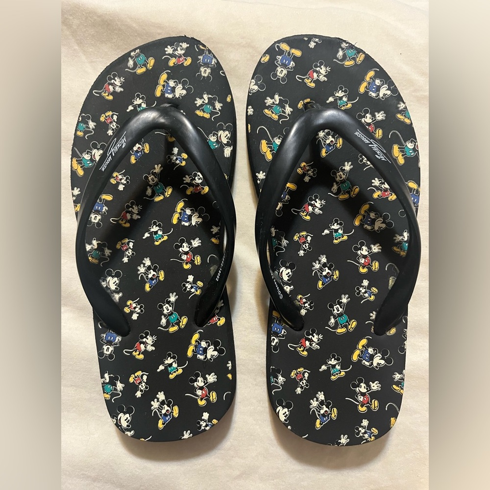Mickey Mouse little kids’ flip flops size 12-13